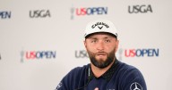 Dueño del mayor contrato en la historia del golf: quién es Jon Rahm, la estrella que amenaza a Joaquín Niemann en el LIV