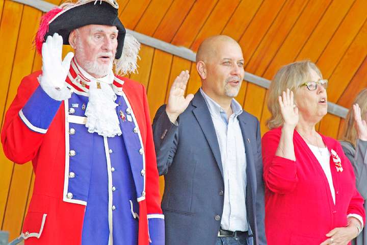 Tearful farewell: Greater Victoria town crier Bob Alexander dies at 97