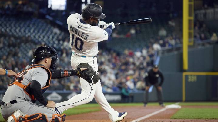 Mariners OF Victor Robles activated from 60-day IL, DFA Dylan Moore to make room