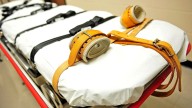 AR death row inmates sue over nitrogen gas but 1 asks to be executed