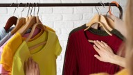 Tienda de ropa cerrará sucursal en Santiago y rematará todos sus productos: ¿Dónde se encuentra y cuáles son las ofertas?