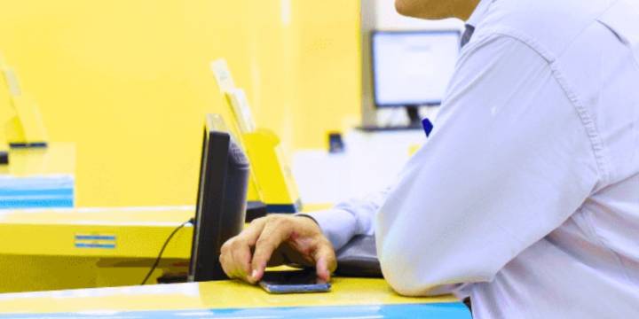 Reclamos a empresas de telecomunicaciones bajaron, pero una recibe cuatro veces más quejas