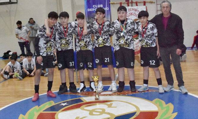 El Pingüino, Sokol, Victoria y Chile se repartieron  los títulos en torneo de futsal infantil Osmar Gómez