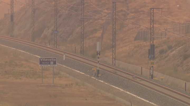 Renfe mantén interrompida a circulación de trens entre Galicia e Madrid polos incendios