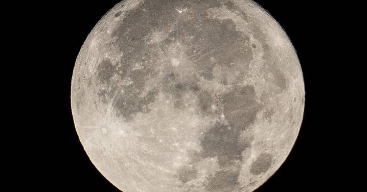 Tutorial: How to photograph a full moon with Andrew Whitaker