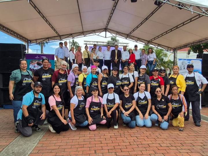 CUARTA EDICIÓN DE BUGA SABOR FEST REUNIÓ MÁS DE 40 EMPRESARIOS EN LA PLAZOLETA DE LA BASÍLICA