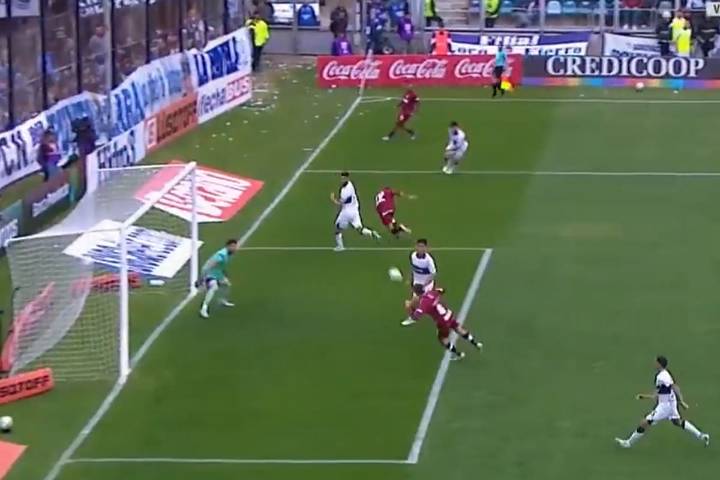 En La Plata. Un golazo de palomita para darlo vuelta en siete minutos (y con suplentes): Lanús sorprendió a Gimnasia