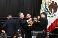 Mayoría oficialista del Congreso mexicano señala como "cobarde" agresión de opositores