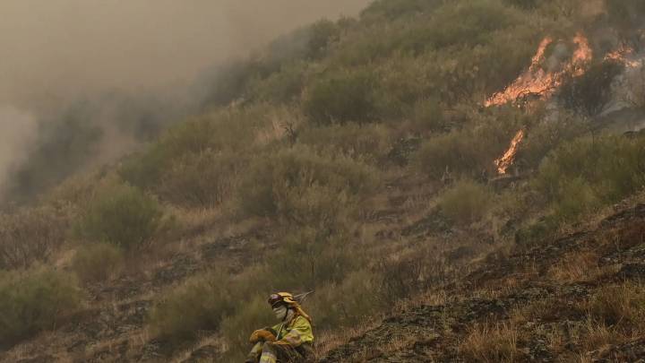 Última hora de los incendios: Castilla y León, Extremadura y Galicia, en vilo por el fuego