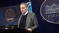 Adorni confirmó detenidos tras la caravana de Milei y negó las coimas en discapacidad En una atípica conferencia sin preguntas, el vocero presidencial sostuvo que Milei se encuentra “en muy buen estad