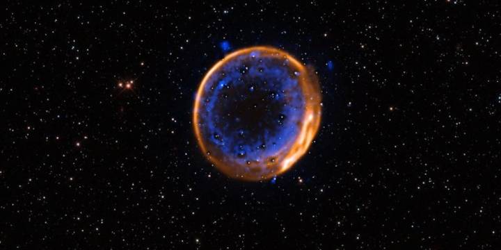 Explotó una supernova y los astrónomos observaron la estrella “despojada hasta los huesos”