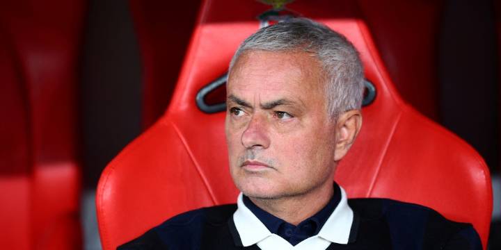 Jhon Jáder Durán se quedó sin técnico: el portugués José Mourinho fue despedido del Fenerbahçe tras la eliminación de Champions ante el Benfica de Richard Ríos