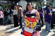 "Aquí estamos y no nos vamos”, el mensaje de resistencia de latinos en Los Ángeles a Trump