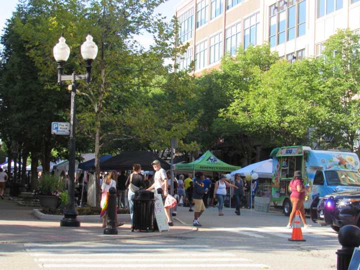 Blue Back Square Hosts Back