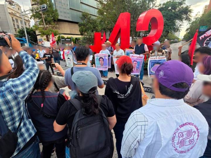 A casi 11 años del caso Ayotzinapa, familiares exigen verdad y justicia