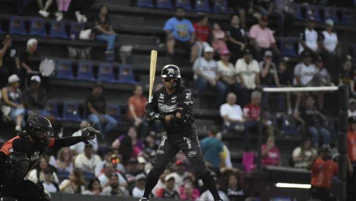 Sultanes de Monterrey caen ante Tecolotes en el primer juego de la serie