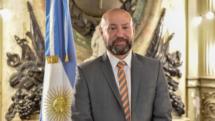 Nuevos allanamientos a la sede de la Andis y la droguería Suizo Argentina