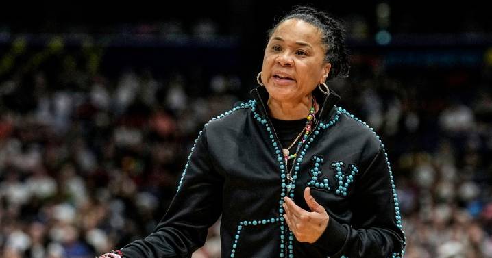 Dawn Staley says she would have left South Carolina for New York Knicks coaching job