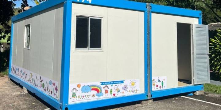 Solución provisional con aulas móviles y unidades sanitarias asegura la continuidad escolar en Medina y Paratebueno