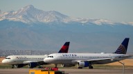 Passengers sue United and Delta for selling 'window' seats next to blank walls