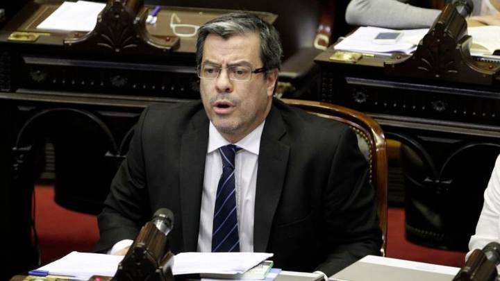 Germán Martínez dice que mientras la gente hace "un gran esfuerzo" en el gobierno de Milei "están choreando"