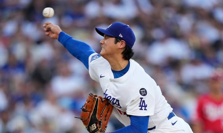 Shohei Ohtani logra su primera victoria como lanzador con los Dodgers