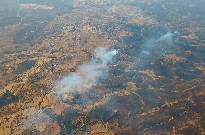 El Infoca logra estabilizar el incendio declarado en Villanueva de los Castillejos