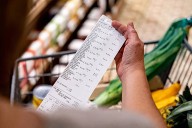 Inflación: el salto del dólar en julio ya pega en las góndolas y los alimentos suben 3,1% en agosto