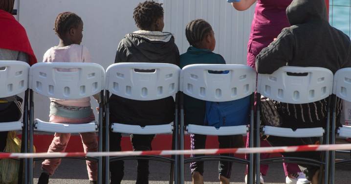 Arrancan los traslados de menores migrantes no acompañados desde Canarias