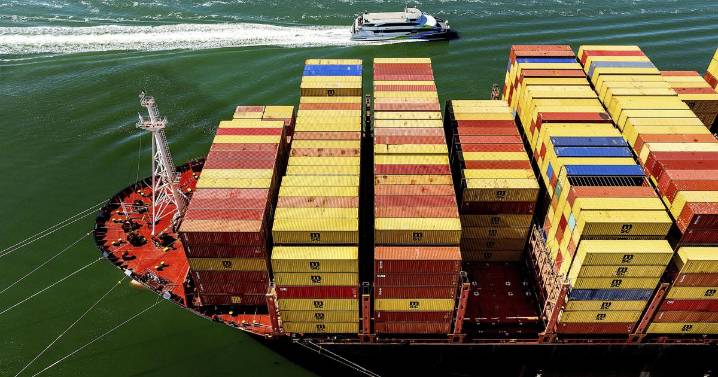 Global trade in photos as Trump's tariffs go into effect