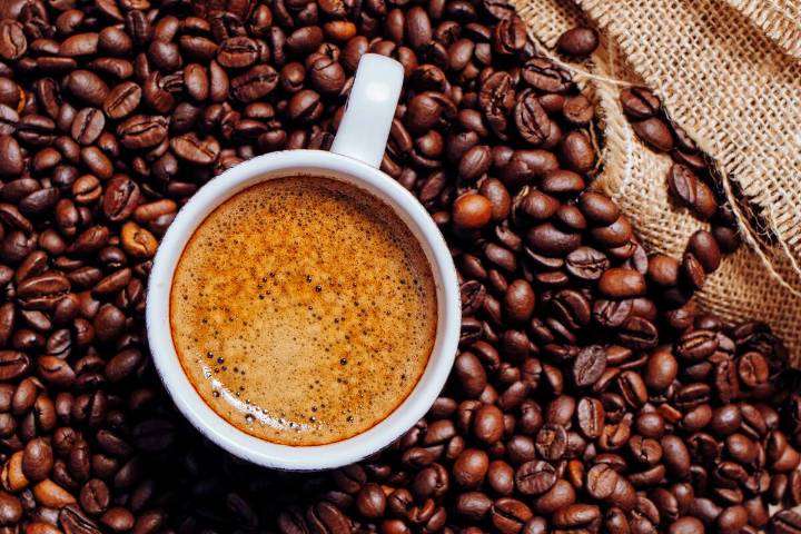 Cuidado capilar. Mascarilla de café para el pelo: cómo estimular el crecimiento y oscurecer las canas