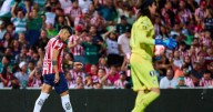 Alan Pulido erra penal y las Chivas tropiezan en la Comarca Lagunera