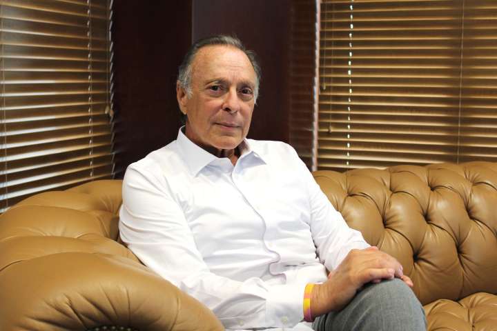El magnate cubano que encabeza una campaña proinmigrante desde Miami pese a las amenazas