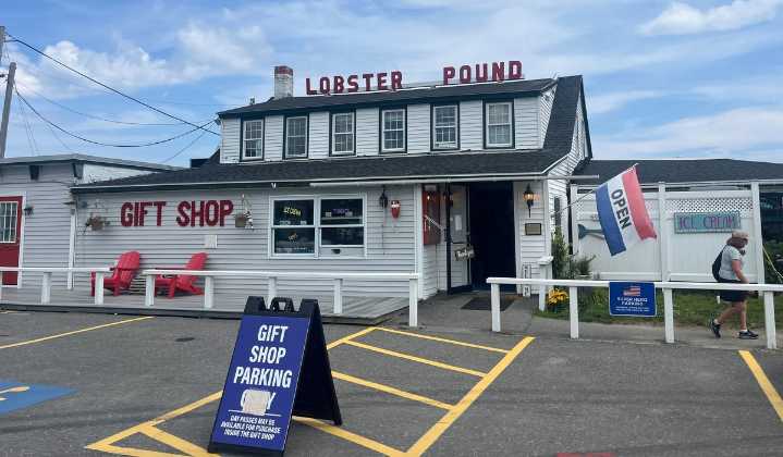 Iconic midcoast beachfront restaurant reopens as gift shop