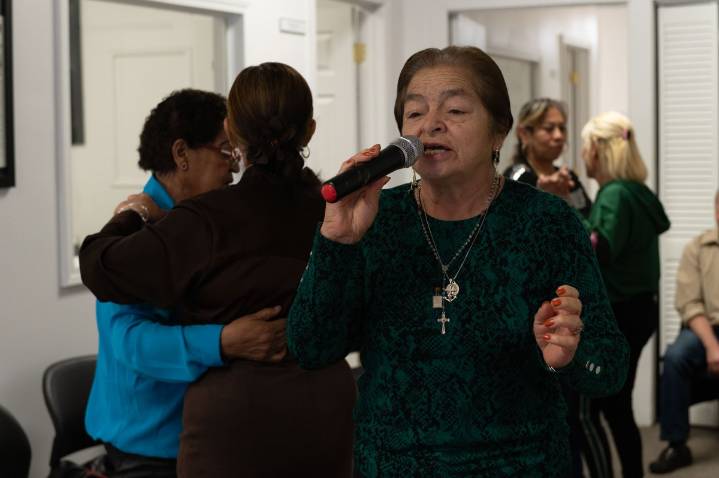 Música para Recordar: Despertares a través del canto para la comunidad Latina