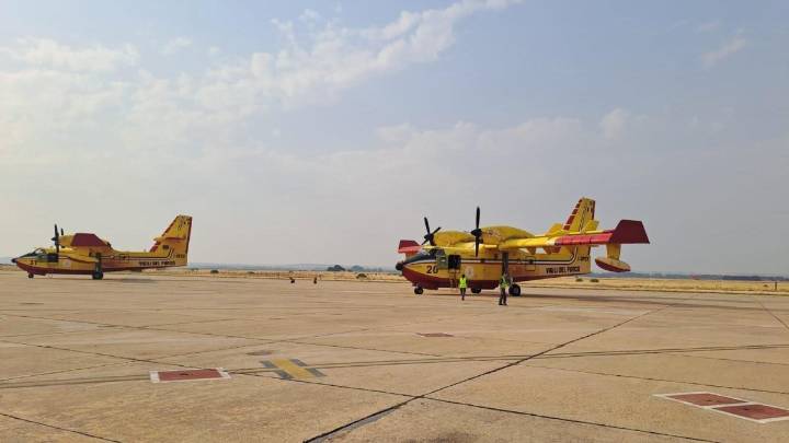 Aviones cisterna italianos aterrizan en Matacán Salamanca: así son los Canadair contra los incendios