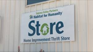 Yakima high school builds playhouses with Habitat for Humanity