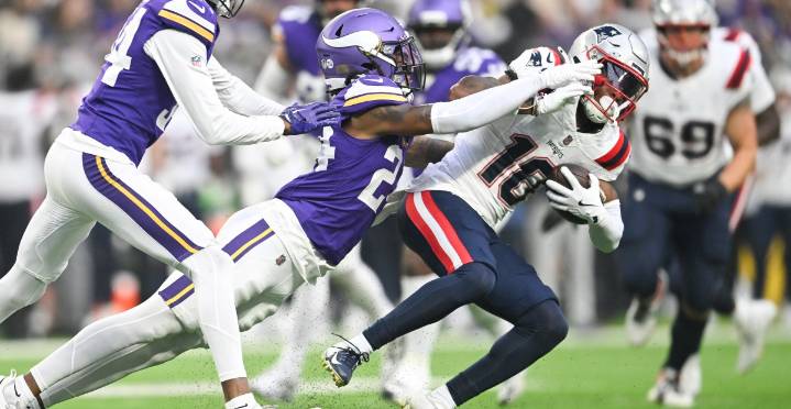 Kyle Williams leaves Patriots-Vikings preseason game with apparent head injury