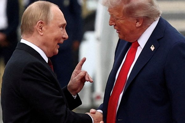 Armas nucleares y diplomacia restringida: las cumbres de Alaska y Washington