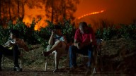 La expansión descontrolada de fuegos gigantescos agrava la catástrofe en Ourense: "Es caótico, lo nunca visto"