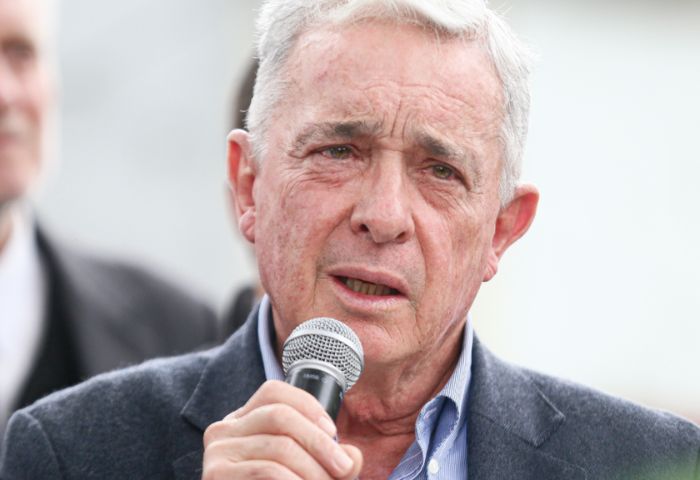 Uribe cuestiona a Petro: “Se dedica a redes sociales, a hacer chismes y a acusar ciudadanos»