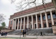Harvard sopesa pagar 500 millones de dólares para cerrar la disputa con Trump