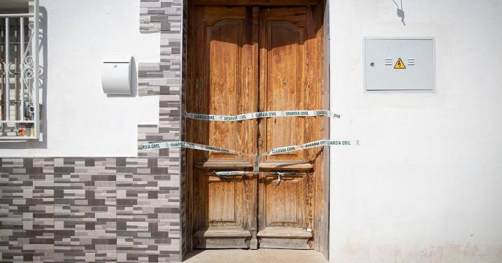 La Guardia Civil investiga si el incendio de casas en Pinos Puente tiene relación con el homicidio del sábado