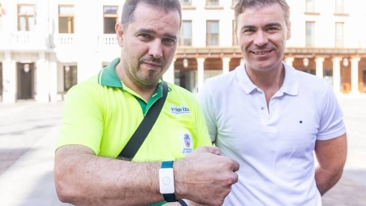 Guadalajara prueba pulseras para prevenir golpes de calor en sus trabajadores