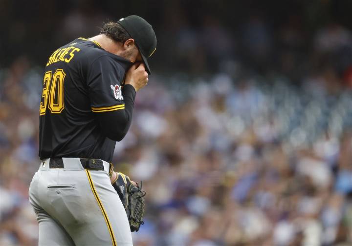 Pirates lose to Brewers in blowout fashion