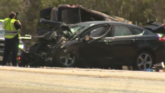 1 dead in multi-vehicle crash in southeast Bexar County, BCSO says