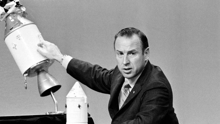 Apollo 13 moon mission leader James Lovell dies at 97