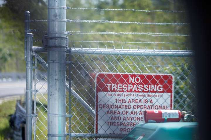 Jueza mantiene su orden de desmantelar el centro migratorio 'Alligator Alcatraz'