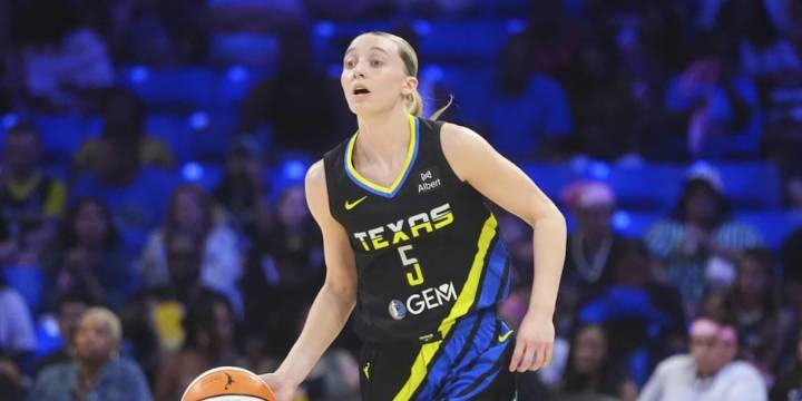 Paige Bueckers posts historic mark in Wings game