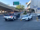 Cae conductora en desfogue de agua pluvial en cruce De la Juventud
